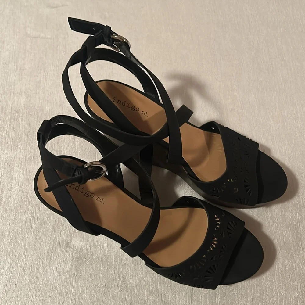 Indigo rd. Women’s Wedged Shoes Like brand new condition Size 8.5